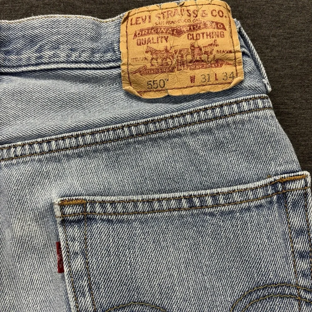 Y2K Levi's 550 Jeans Mens 31x32 TAG- 31x34 Relaxed Fit Straight Leg Light Wash